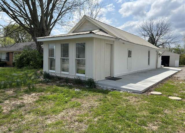 Property at 1613 Curd Dr, Bowling Green, KY 42101, 3 beds, 2 baths