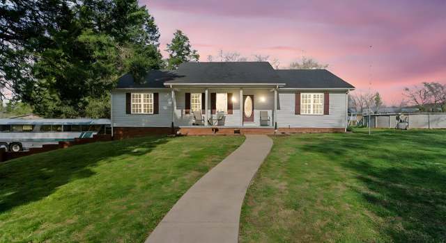 Photo of 365 C W Moore Rd, Smiths Grove, KY 42171