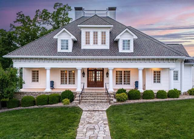 Property at 720 Bay View Dr Dr W, Grand Rivers, KY 42045, 4 beds, 5 baths