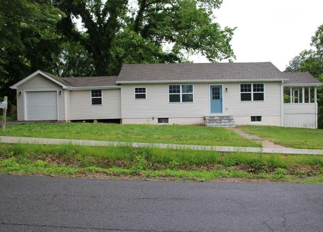 Property at 1400 Walnut St, Benton, KY 42025, 2 beds, 1 bath