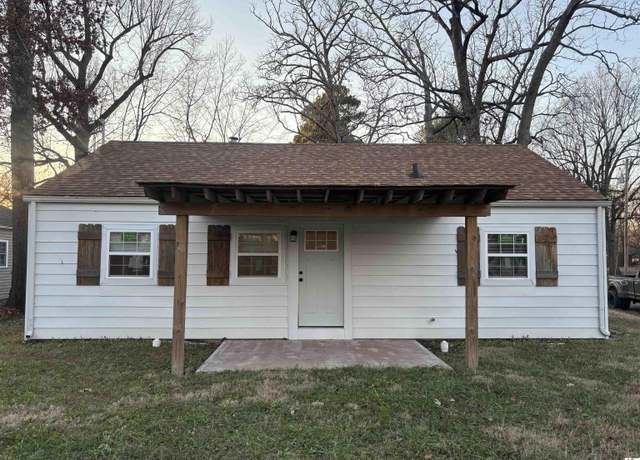 Property at 949 N 26th St, Paducah, KY 42001, 3 beds, 2 baths