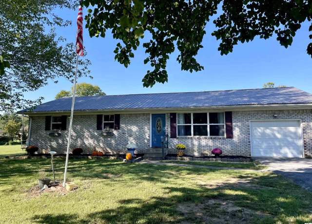 Property at 51 Oakcrest Dr, Murray, KY 42071, 3 beds, 2 baths