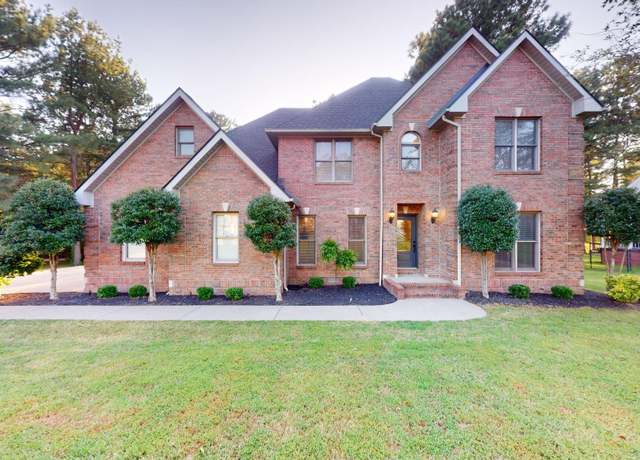 Property at 16 Greenwood Pl, Paducah, KY 42001, 3 beds, 2.5 baths