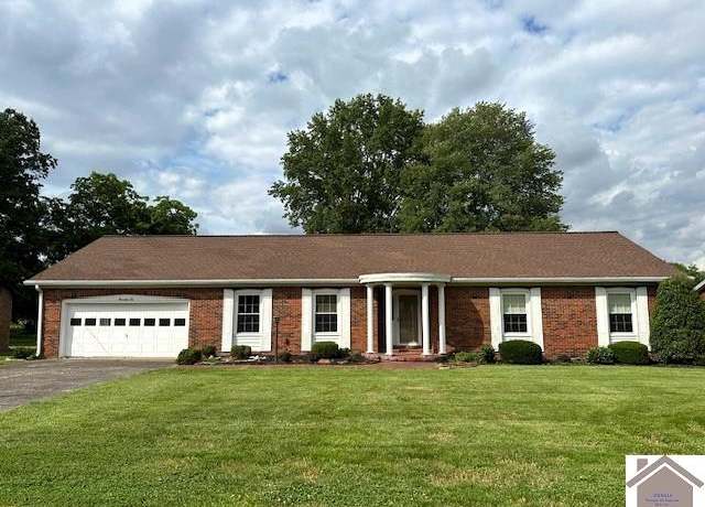 Property at 1710 Holiday Dr, Murray, KY 42071, 3 beds, 2 baths
