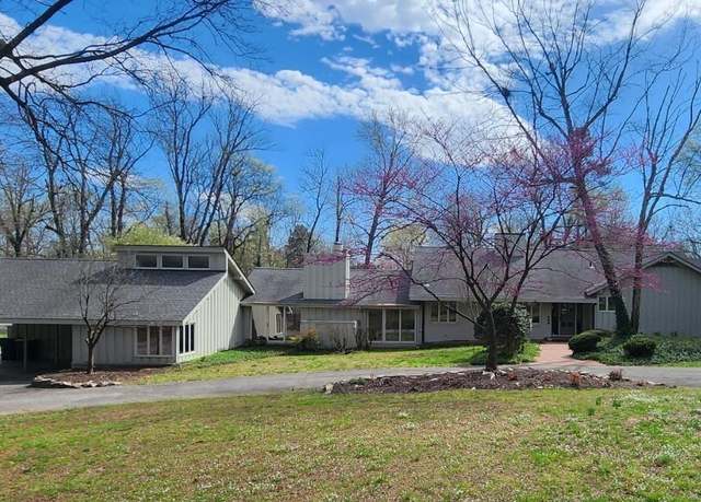 Property at 805 Olive, Murray, KY 42071, 4 beds, 4 baths