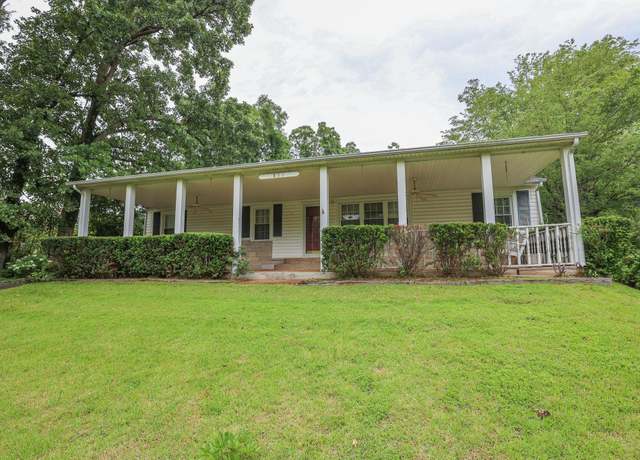 Property at 831 E 7th Ave, Calvert City, KY 42029, 3 beds, 2 baths