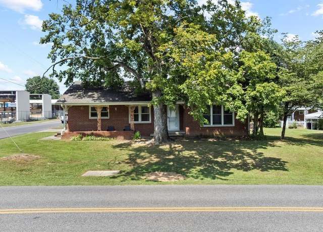 Property at 301 E 14th St, Benton, KY 42025, 3 beds, 2 baths