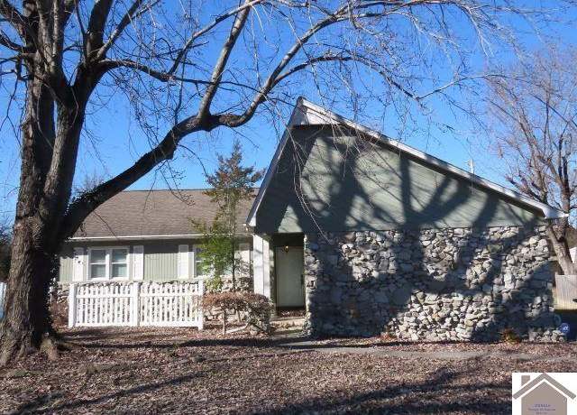 Property at 415 Brookhill Ln, Paducah, KY 42001, 3 beds, 2 baths