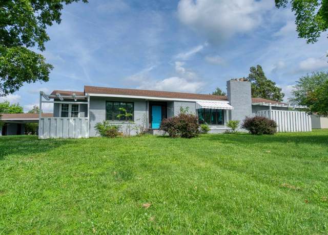 Property at 1809 Main St, Benton, KY 42025, 4 beds, 2.5 baths