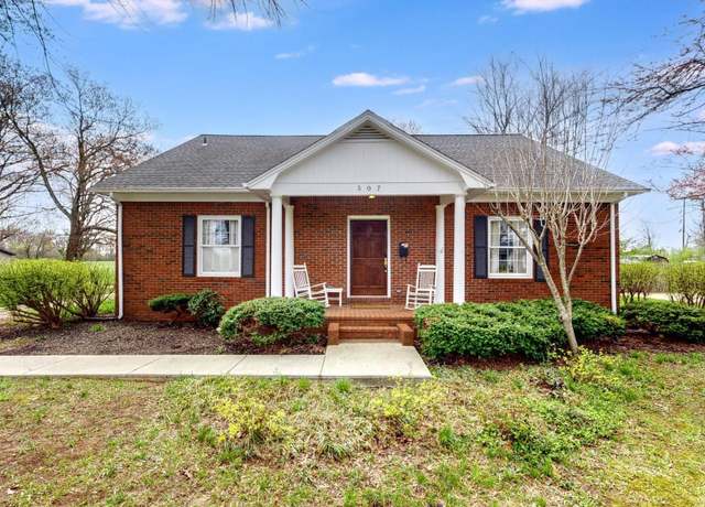 Property at 307 Oakdale Dr, Murray, KY 42071, 4 beds, 3 baths