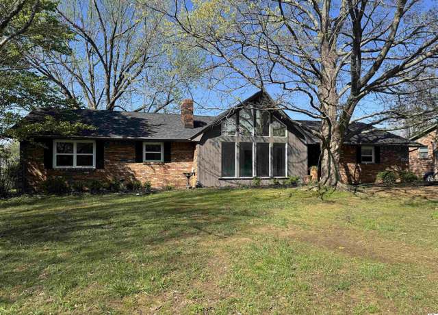 Property at 1501 Oxford Dr, Murray, KY 42071, 3 beds, 2 baths