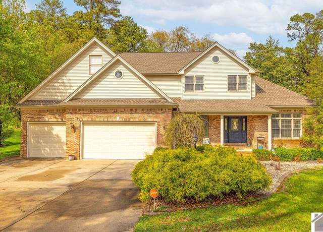 Property at 10 Barrington Cir, Paducah, KY 42003, 5 beds, 3.5 baths