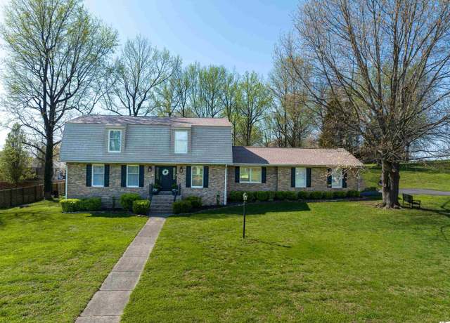 Property at 555 Fairview Dr, Paducah, KY 42001, 4 beds, 3 baths