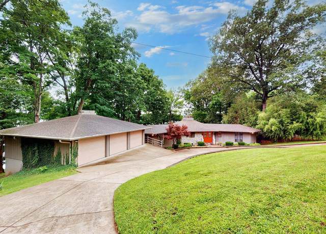 Property at 429 Shawnee Trl, Cadiz, KY 42211, 4 beds, 3.5 baths