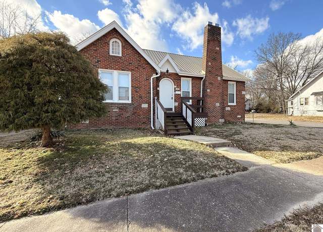 Property at 206 Pearl St, Fulton, KY 42041, 3 beds, 2 baths