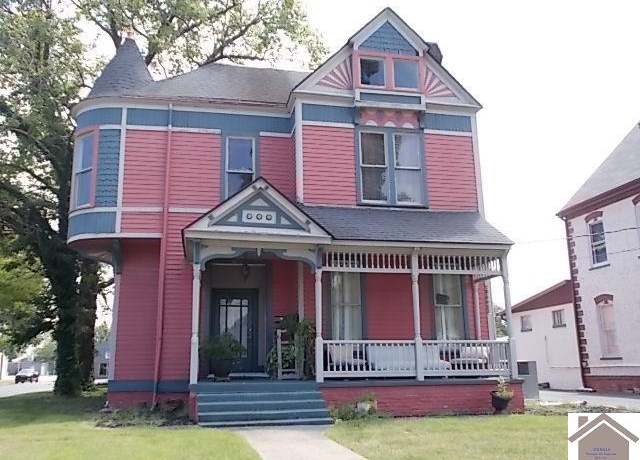Property at 802 Jefferson St, Paducah, KY 42001, 4 beds, 2.5 baths