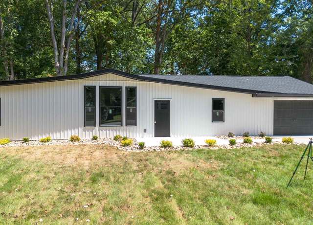 Property at 740 N 21st St, Paducah, KY 42001, 4 beds, 2 baths