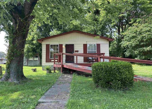 Property at 1225 Harrison St, Paducah, KY 42001, 3 beds, 1.5 baths