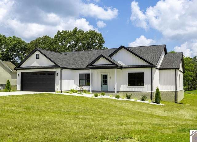 Property at 102 Ironwood Dr, Murray, KY 42071, 5 beds, 3 baths