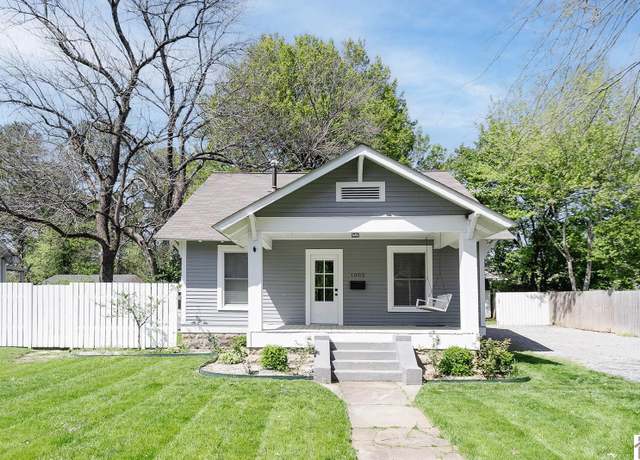 Property at 1002 Olive St, Murray, KY 42071, 3 beds, 2 baths