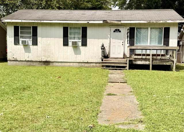 Property at 2811 Bradley St, Paducah, KY 42003, 3 beds, 1 bath