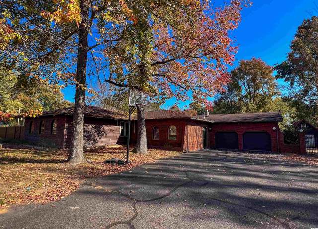 Property at 4444 Schneidman Rd, Paducah, KY 42003, 3 beds, 3.5 baths
