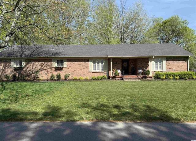 Property at 811 S 9th St, Murray, KY 42071, 2 beds, 2.5 baths