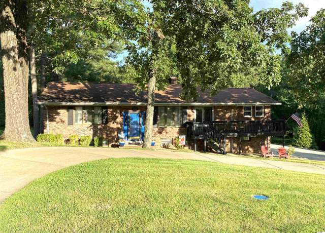 Property at 310 Boxwood Dr, Paducah, KY 42001, 4 beds, 3 baths