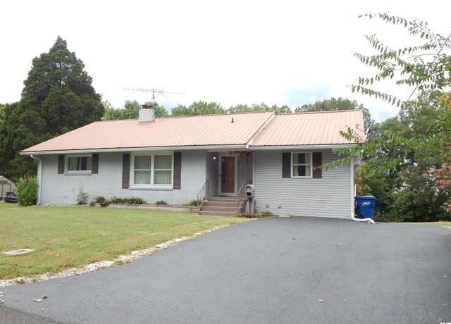 Property at 604 Pine St, Benton, KY 42025, 5 beds, 2.5 baths