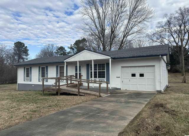Property at 413 S 8th St, Murray, KY 42071, 4 beds, 1.5 baths