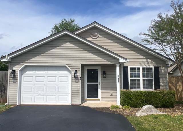 Property at 688 Hunters Ln, Hopkinsville, KY 42240, 2 beds, 1.5 baths