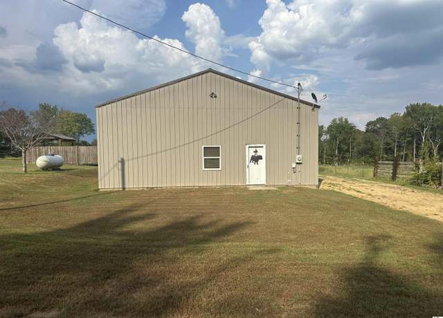 Property at 2070 Barber Rd, Sedalia, KY 42079, 2 beds, 1 bath