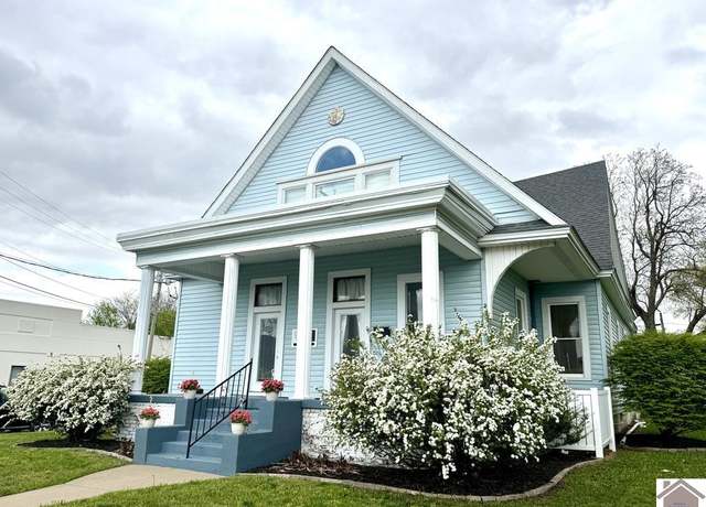 Property at 1049 Jefferson St, Paducah, KY 42001, 6 beds, 2.5 baths