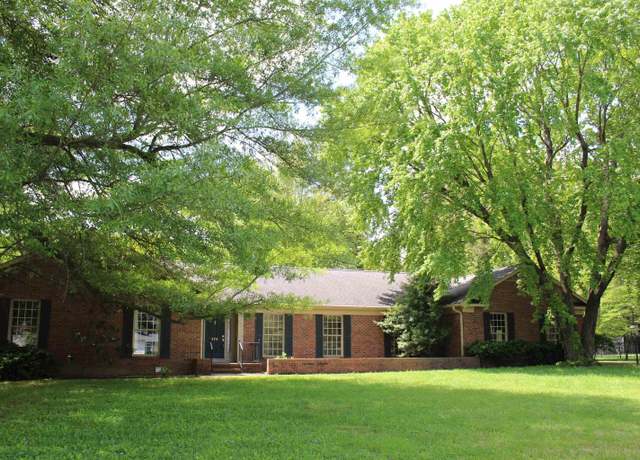 Property at 579 Huntleigh Ln, Paducah, KY 42001, 4 beds, 3 baths