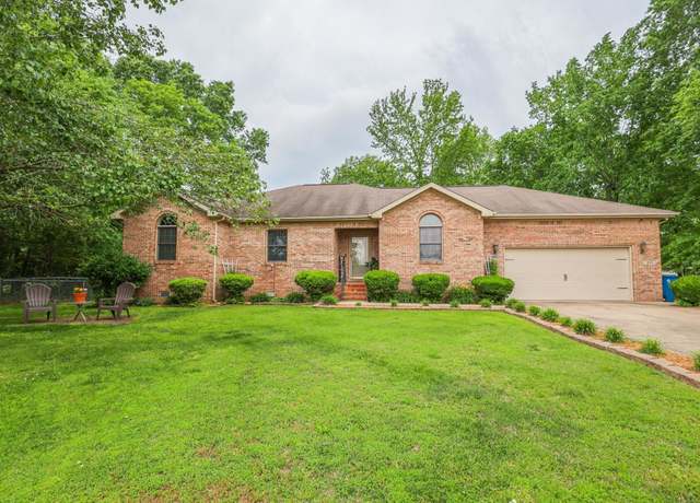Property at 1800 Creekview Cv, Paducah, KY 42003, 3 beds, 2 baths