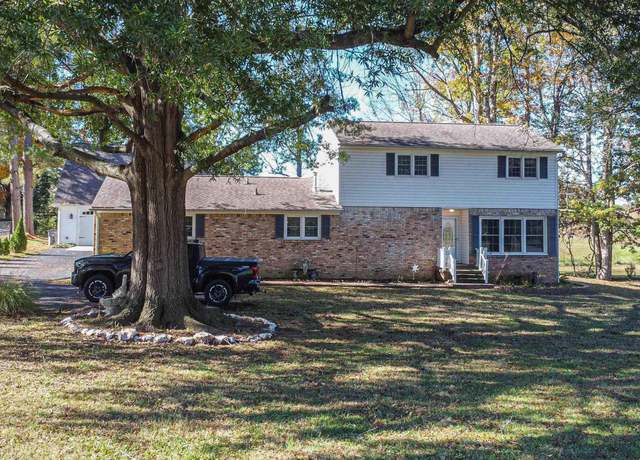 Property at 145 Nickell Heights Rd, Paducah, KY 42003, 4 beds, 2.5 baths
