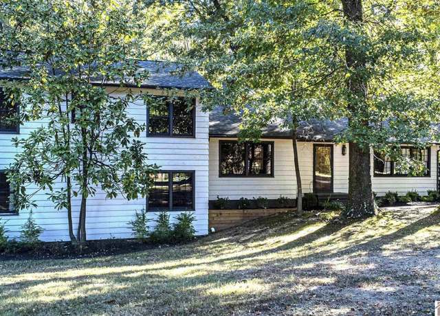 Property at 230 Valley Rd, Paducah, KY 42001, 3 beds, 3 baths