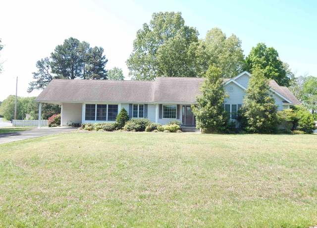 Property at 15 Jesse St, Benton, KY 42025, 3 beds, 3 baths