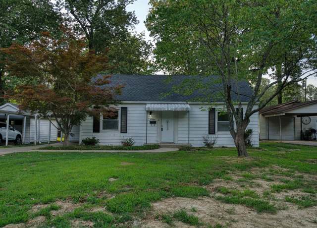 Property at 2515 Monroe St, Paducah, KY 42001, 3 beds, 1 bath