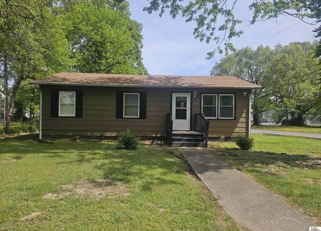 Property at 2932 Fairmont St, Paducah, KY 42003, 3 beds, 1 bath