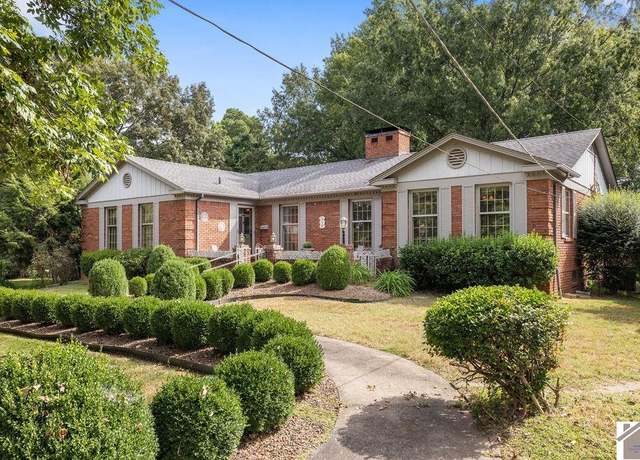 Property at 310 Oakdale Dr, Murray, KY 42071, 4 beds, 3 baths
