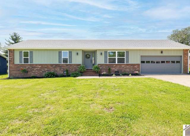 Property at 711 Goodman St, Murray, KY 42071, 3 beds, 2 baths