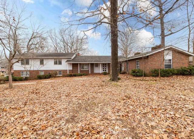 Property at 801 S 16th St, Murray, KY 42071, 5 beds, 3.5 baths