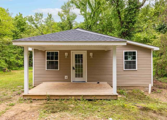 Property at 824 W Lee St, Mayfield, KY 42066, 3 beds, 2 baths