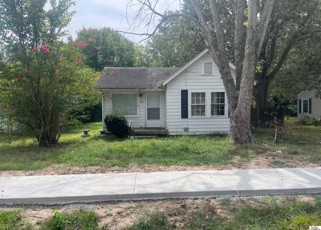 Property at 2702 Jones St, Paducah, KY 42003, 2 beds, 1 bath