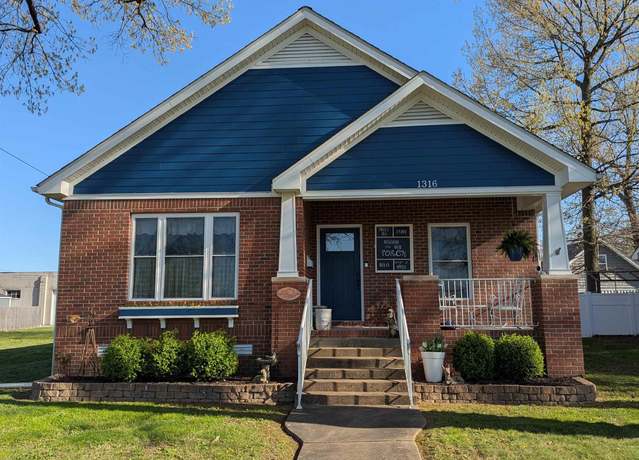 Property at 1316 Madison St, Paducah, KY 42001, 3 beds, 2 baths