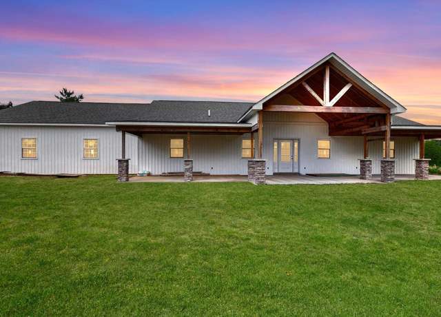 Property at 226 Douglas Rd, Murray, KY 42071, 3 beds, 2.5 baths