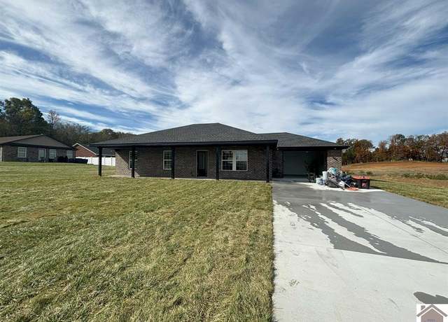Property at 210 Clover Cres, Paducah, KY 42003, 3 beds, 2 baths