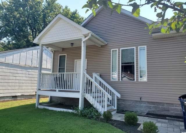 Property at 712 N 24th St, Paducah, KY 42001, 4 beds, 2.5 baths