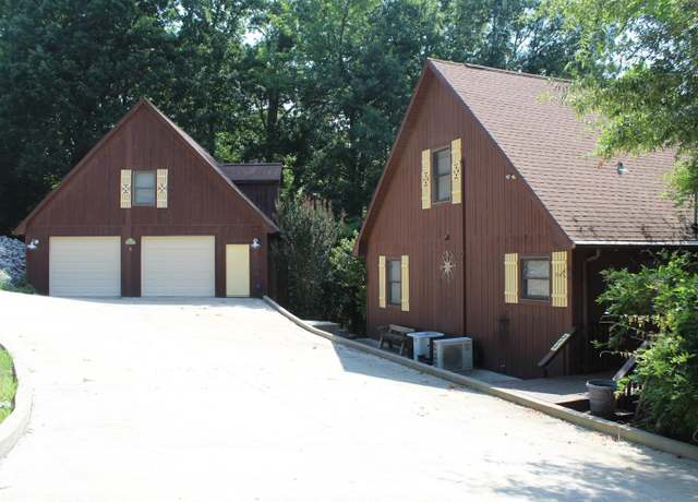 Property at 215 Daniel Boone Dr, Eddyville, KY 42038, 3 beds, 2 baths